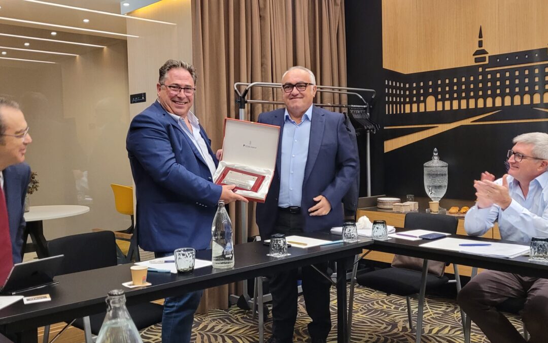 FENAVAL reconoce la labor de Cayo Martínez Sainz tras 5 años en la presidencia